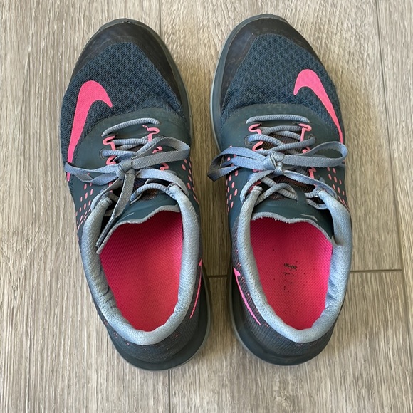 Nikes Running - Picture 6 of 8